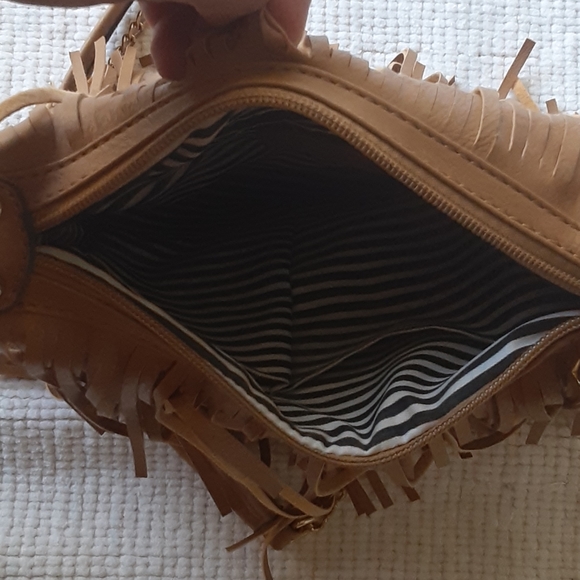 Yoki Tan Fringe Shoulder/ Crossbody Purse - Picture 4 of 8